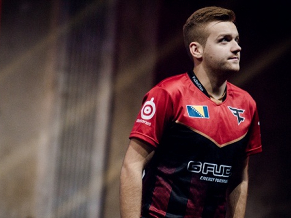 Legacy 和 B8 距离晋级 2025 年 StarLadder 布达佩斯 Major 第二阶段只有一步之遥