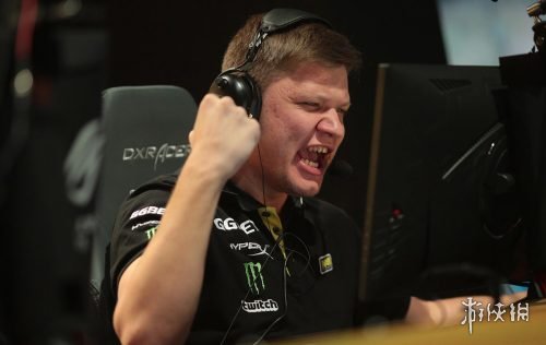 夏洛特的Qiyana与星火岩鸟配合得很好， Oh My God 操作完美，赢得了第一场比赛