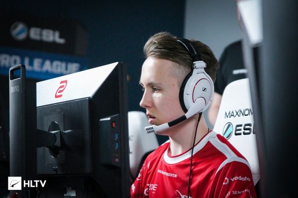 在今日EDG对阵AL的比赛中，FoFo使用辛德拉达成了在LPL的第1500助攻